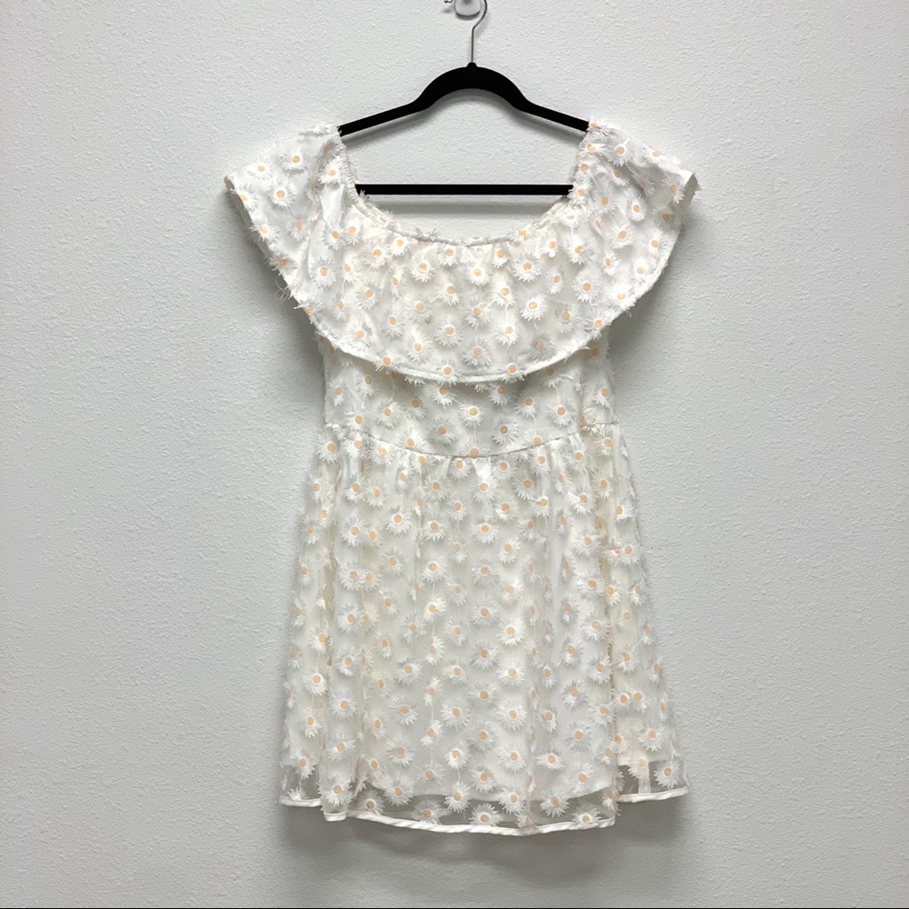 Beautiful Dolly & Delicious NWT Dress 💛w/flowers